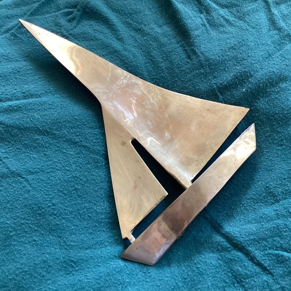 VINTAGE SOLID BRASS SAILBOAT FIGURINE - Picture 1 of 7